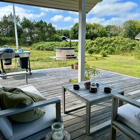 Modern With Wood-fired Hot Tub Hébergement de vacances