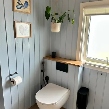Modern With Wood-fired Hot Tub Hébergement de vacances